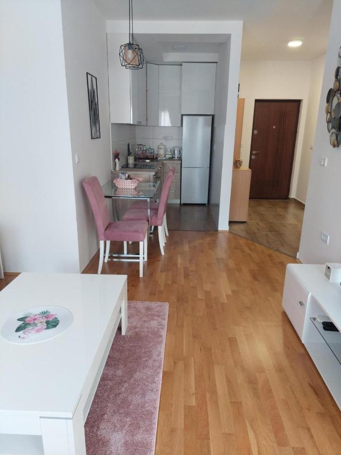 K2-Sistersapartment ポドゴリツァ エクステリア 写真